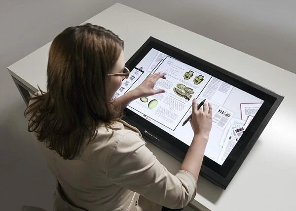 2021-4-7-interactive-display-solutions